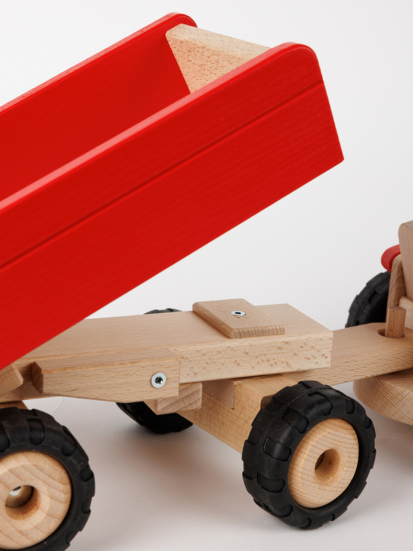 Spielzeug aus Holz – Traktor mit Anhänger2